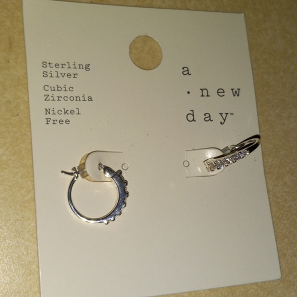 - Sterling silver earrings - Picture 3 of 6